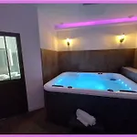 - Jacuzzi Privatif - Fer Rêver 63 Appartement Thiers