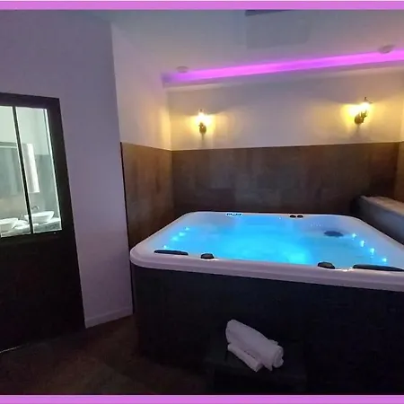 - Jacuzzi Privatif - Fer Rêver 63 Appartamento Thiers