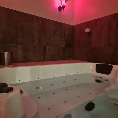 - Jacuzzi Privatif - Fer Rêver 63